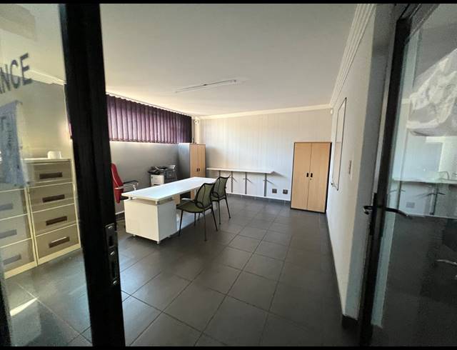 1,487M² BUSINESS FOR SALE IN LYTTELTON MANOR